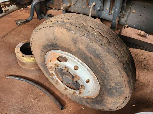 Leilão de Veículo - M. Benz/L 2635 6x4 - Paraguaçu Paulista/SP
