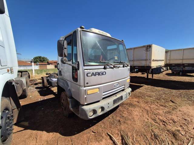 Leilão de Veículo - Ford/Cargo 712 - São José do Rio Preto/SP 