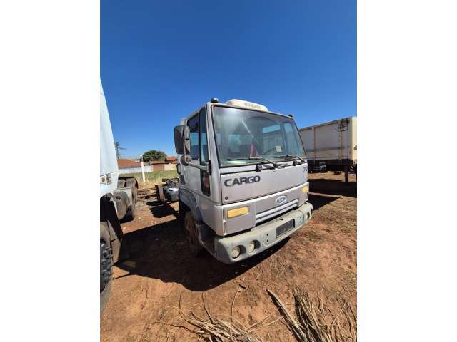 Leilão de Veículo - Ford/Cargo 712 - São José do Rio Preto/SP 