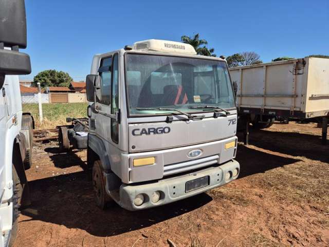 Leilão de Veículo - Ford/Cargo 712 - São José do Rio Preto/SP 