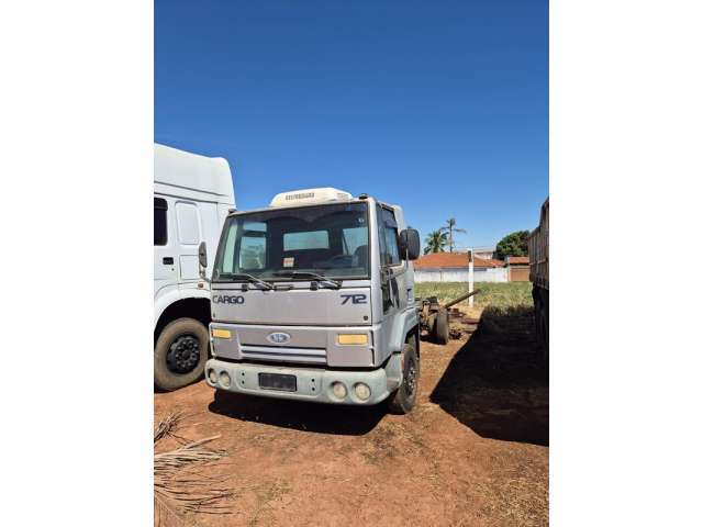 Leilão de Veículo - Ford/Cargo 712 - São José do Rio Preto/SP 