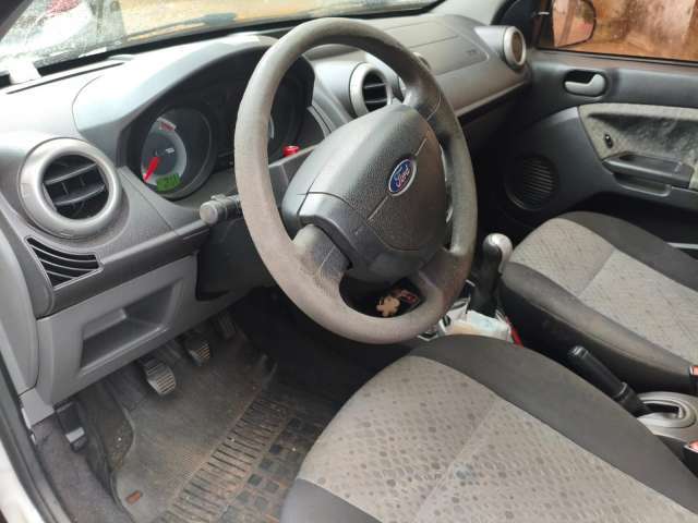 Leilão de Veículos - Ford/Fiesta 1.6 - Guararapes/SP 