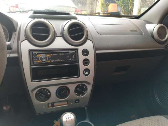 Leilão de Veículos - Ford/Fiesta 1.6 - Guararapes/SP 